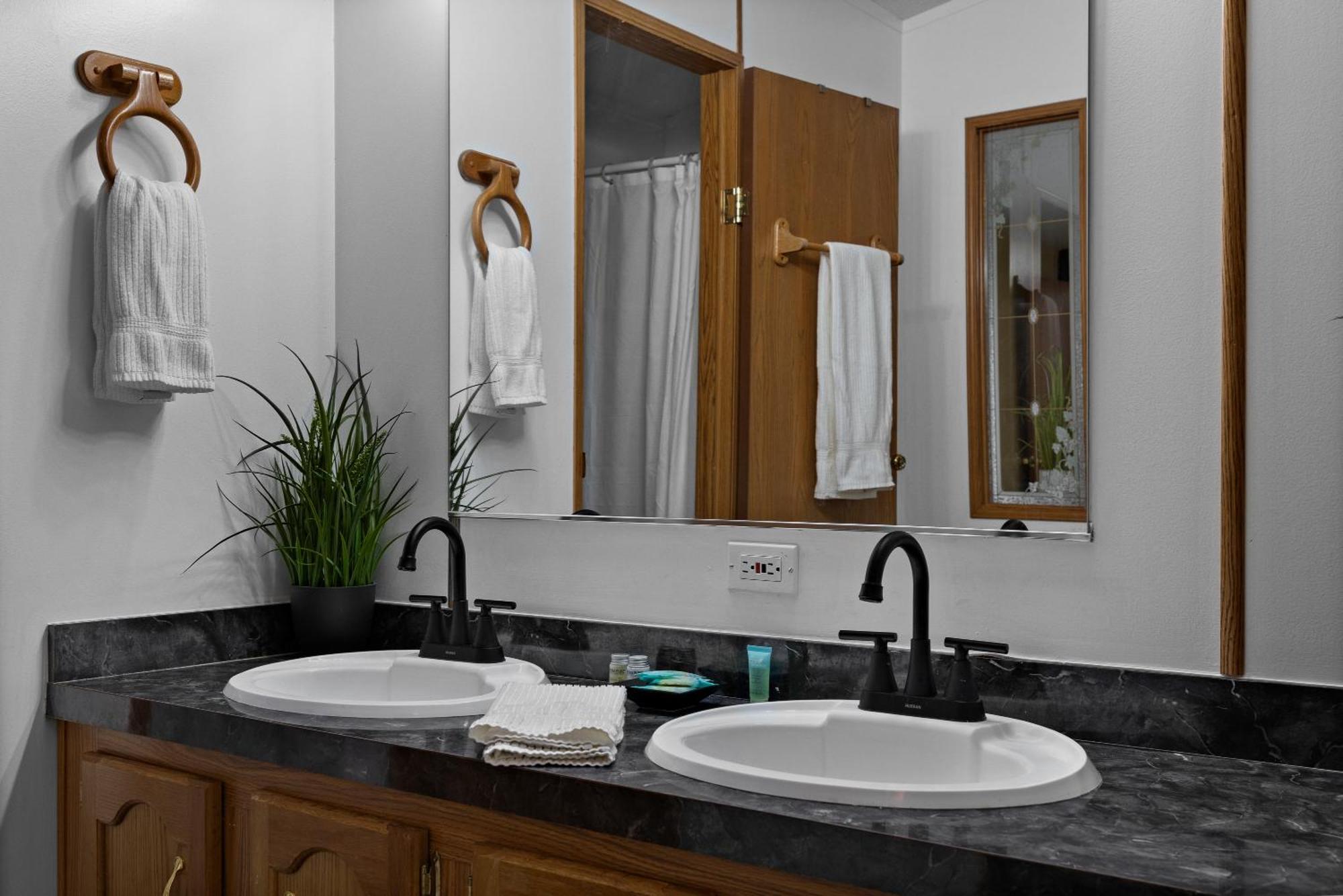Let'S Go ! Fisherman, Families, Pools One Minute From Your Door, Comfort, Location Perfect, Amenity-Rich, Pup Friendly, Discover An Exceptional Wyoming Stay, Thermopolis River Walk Home At Hot Springs State Park, 'Where Families And Fisherman Stay' Eksteriør billede